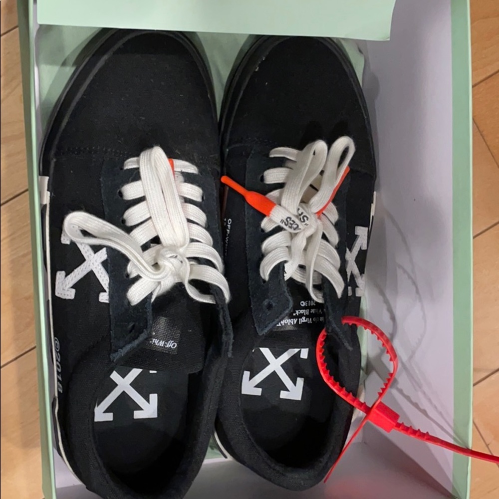 Men’s off-white shoes